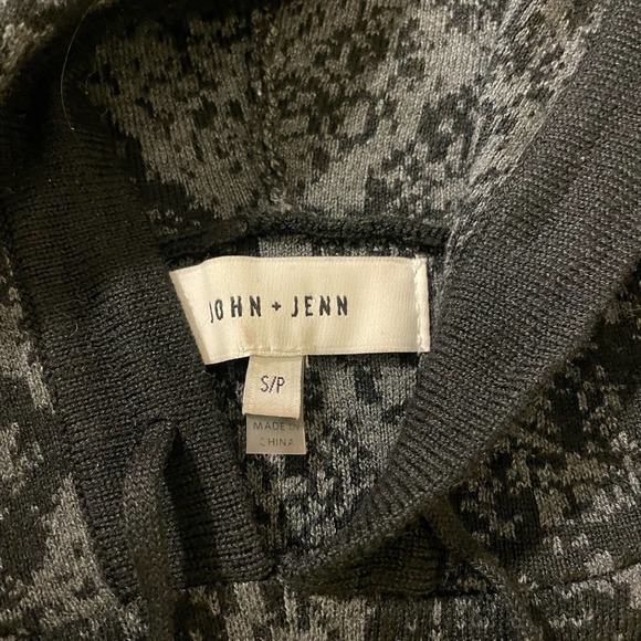 John + Jenn Hooded Sweater - Picture 4 of 5